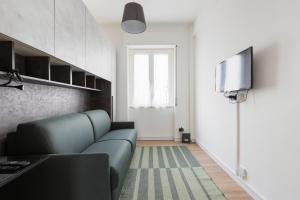 Corso Lodi Modern Apartment with Balcony