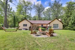 Pocono Summit Home with Hot Tub about 4 Mi to Kalahari! - Pocono Summit Estates