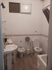 Single Room with Shower inside and Shared Bathroom room in Adeco Madrid
