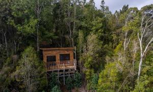 Refugio de montaña con vista al mar