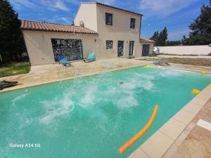 Villas Villa moderne avec piscine : photos des chambres