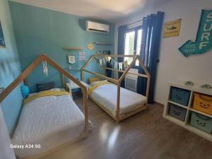 Villas Villa moderne avec piscine : photos des chambres