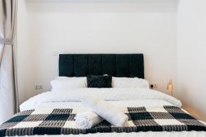 Riverside lux 2bedroom with Skyline views