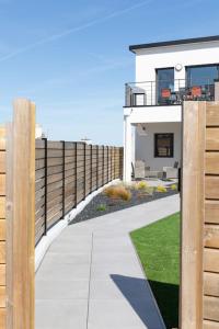 Villa ELISA Piscine Intérieure partagée chauffée à 29 degrés à 100m de la plage