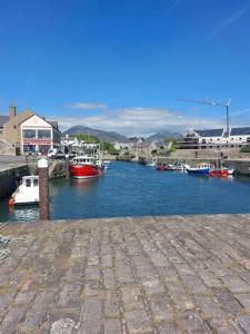 The Beach House Annalong Cosy beachview cottage