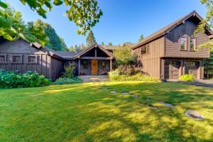 Private Patio and Gas Grill Stunning Truckee Home