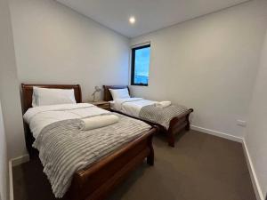 KozyGuru Campsie Brandnew 3 Room Home Parking