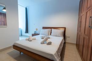 Cozy Bedroom, shared bathroom -Gzira