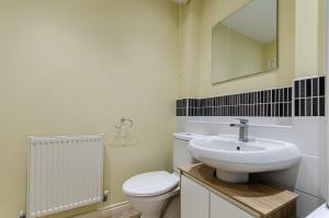 Modern 3BD Townhouse in Tamworth with Ensuite