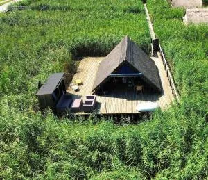 Mountains and Lakes - Romantika 5 Beach Bungalow - Rust