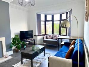 Bright house close to Quayside- free parking