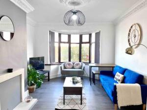 Bright house close to Quayside- free parking