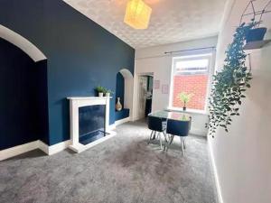 4 Bdrm 10 min walk to hospital