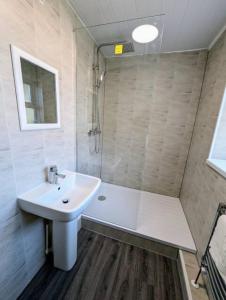 Spacious Large Flat for your family and friends