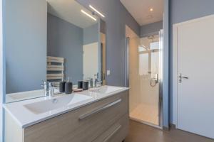 Maisons de vacances Maison 4 chambres et 2 SDB, avec jardin : photos des chambres