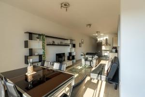 Brightest Room, Shared Bathroom Gzira