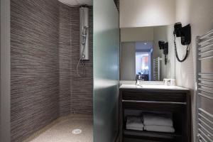 Hotels The Originals City, Hotel Bristol, Le Puy-en-Velay : photos des chambres