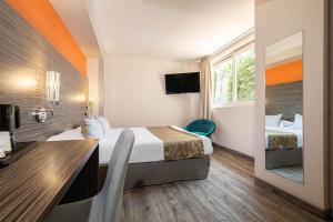 Hotels The Originals City, Hotel Bristol, Le Puy-en-Velay : photos des chambres