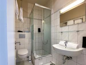 Multiple bed room up to 6 persons room in Hotel Sendlinger Tor