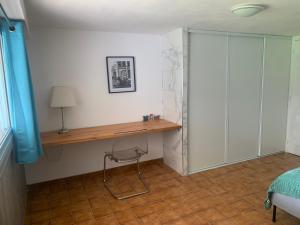 Appartements Appartement familial au bord de la Marne, jardin tropical , piscine, tennis, terrasse, parking gratuit proche Disneyland : Appartement 3 Chambres