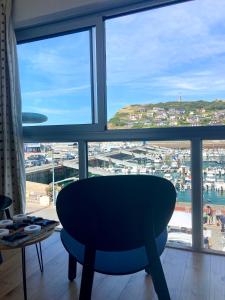 Charmant Studio avec vue sur le port et falaises