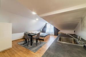 Fox studio mezzanine