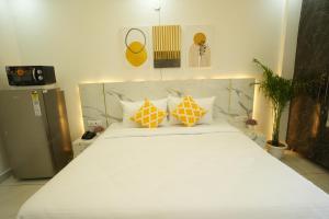 The Empire Corporate Studio Hotel Sector 43 ,Golf Course Road , One Horizon Center