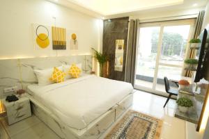 The Empire Corporate Studio Hotel Sector 43 ,Golf Course Road , One Horizon Center