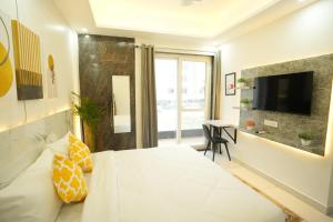 The Empire Corporate Studio Hotel Sector 43 ,Golf Course Road , One Horizon Center