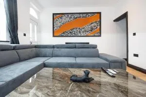 Midnight Manor-High Speed Wi-Fi-Cinema Room-Sleeps6 - Glazebury