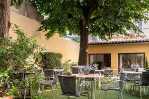 Hotels The Originals City, Hotel Bristol, Le Puy-en-Velay : photos des chambres