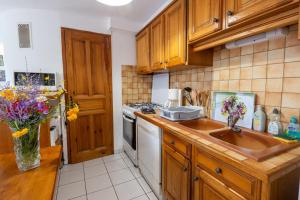Maisons de vacances Gite Gites de France 3/4 personnes a Malbosc : photos des chambres