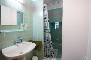 Maisons de vacances Gite Gites de France 3/4 personnes a Malbosc : photos des chambres