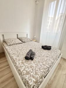 Center 2 min walk to beach quiet sunny balcony