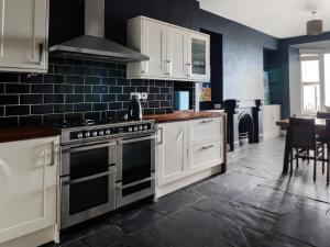 Tonnau Yr Oleu or Waves of Light