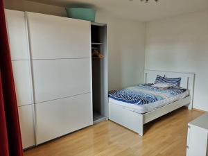 Furnished Apt near Daimler, business & family