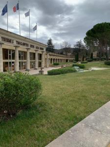 Appartements Superbe T 1 Greoux les Bains : photos des chambres