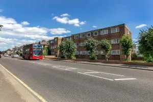A Stunning Flat in London, Gants Hill - 齐格威尔