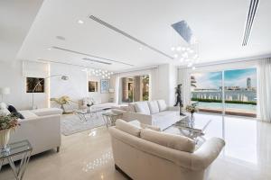 JuliusHomes - 5BR Villa with Pool in Palm Jumeirah