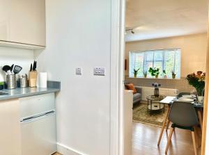 Stunning Business Travellers Studio En-Suite Bathroom Garden view