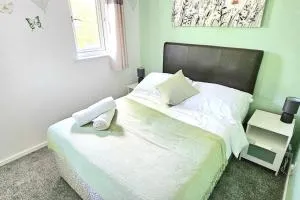 Cozy 3-Bed House Near Willen Lake with Garden - Great Linford