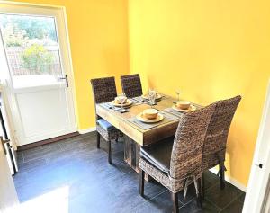 Cozy 3-Bed House Near Willen Lake with Garden