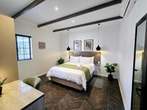 Hampton Collection Avenues - Urban 4 Sleeper Serviced Apartment