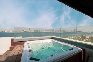 JuliusHomes - 5BR Villa with Pool in Palm Jumeirah