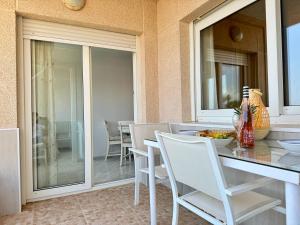 Apartamento con vistas al mar y piscina en Benalmadena