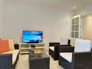 Apartamento con vistas al mar y piscina en Benalmadena