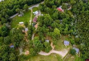 Chit Chat Chaw Resort - Bull Shoals