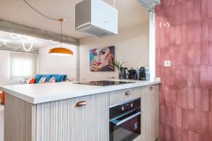 Stylish apartment with a street art touch by REMS