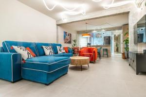 Stylish apartment with a street art touch by REMS