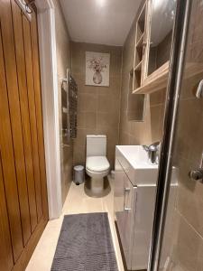 1-Bed - Sleeps 4 - Free Parking